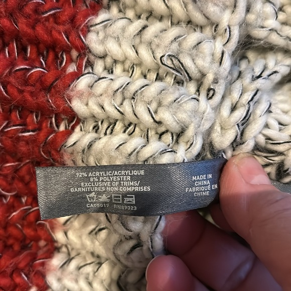 Roots ladies snood/mitts/pompom hat - Picture 8 of 9